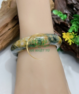 Vòng cẩm thạch màu tam tài 