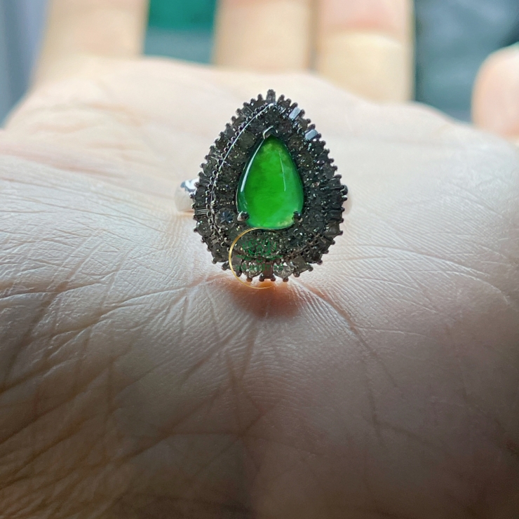 Nhẫn cẩm thạch 