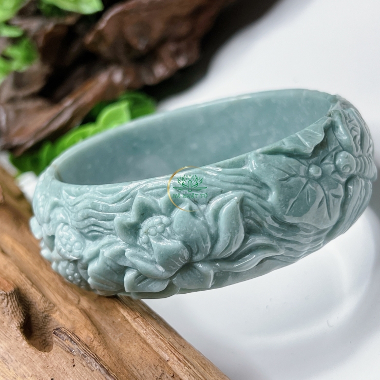 Vòng cẩm thạch chạm 