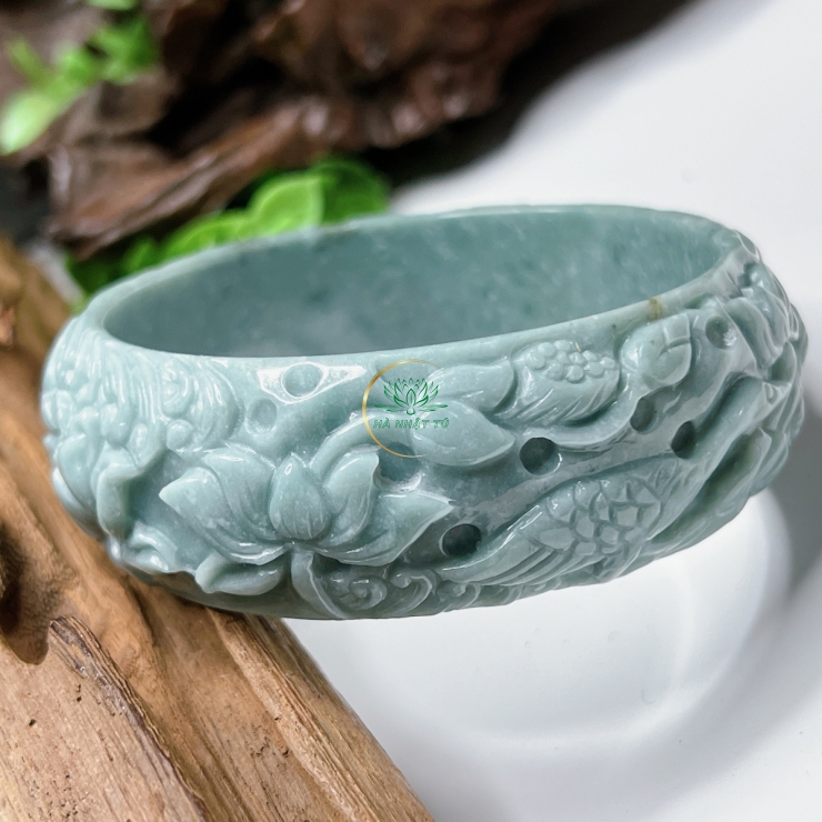 Vòng cẩm thạch chạm 