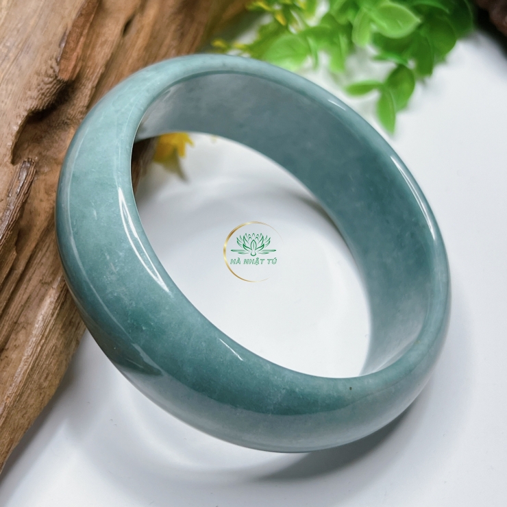 Vòng cẩm thạch chạm 