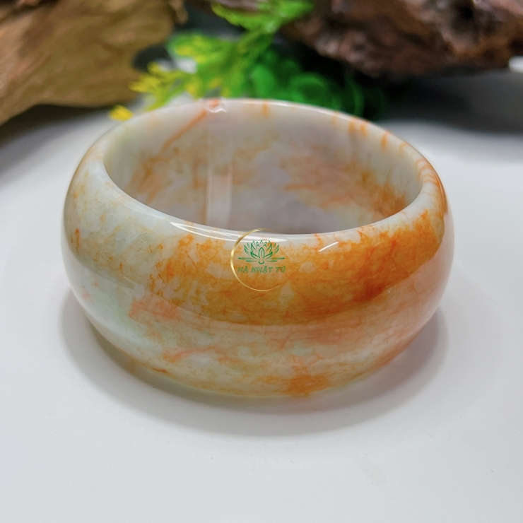 Chiếc vòng huyết bản cối 