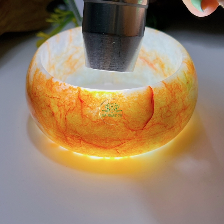 Chiếc vòng huyết bản cối 