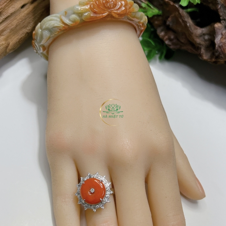 Vòng chạm hoa cúc đại đoá