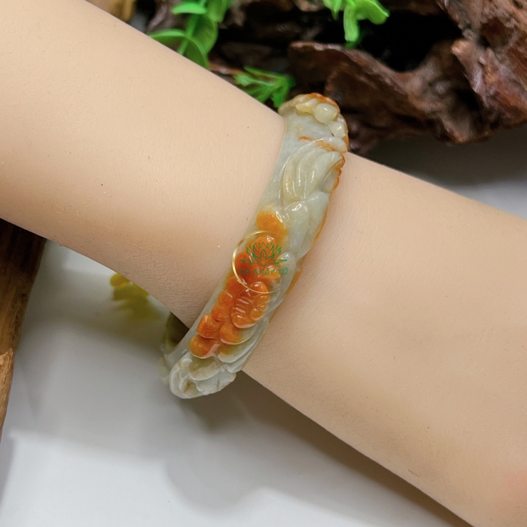 Vòng chạm hoa cúc đại đoá