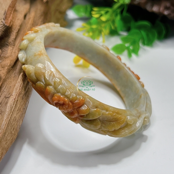 Vòng chạm hoa cúc đại đoá