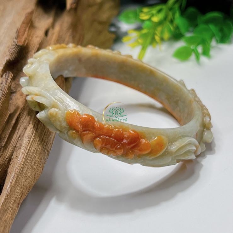 Vòng chạm hoa cúc đại đoá