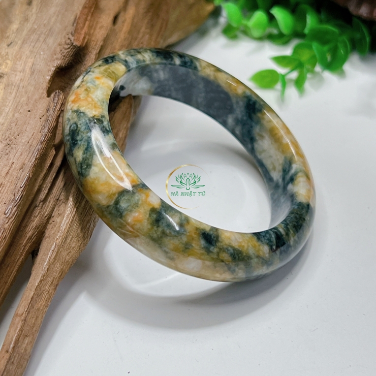 Vòng cẩm thạch màu tam tài 