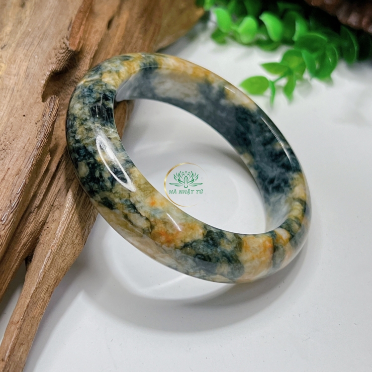 Vòng cẩm thạch màu tam tài 