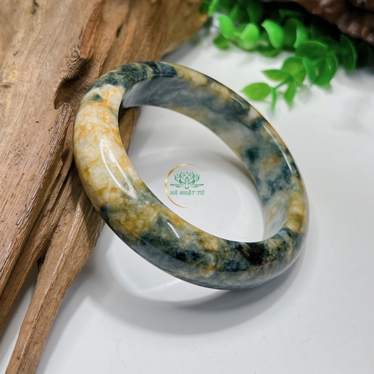 Vòng cẩm thạch màu tam tài 