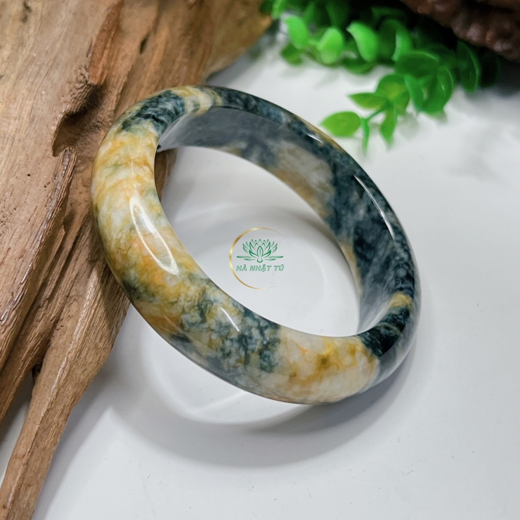 Vòng cẩm thạch màu tam tài 