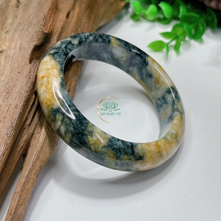 Vòng cẩm thạch màu tam tài 