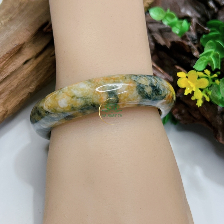 Vòng cẩm thạch màu tam tài 