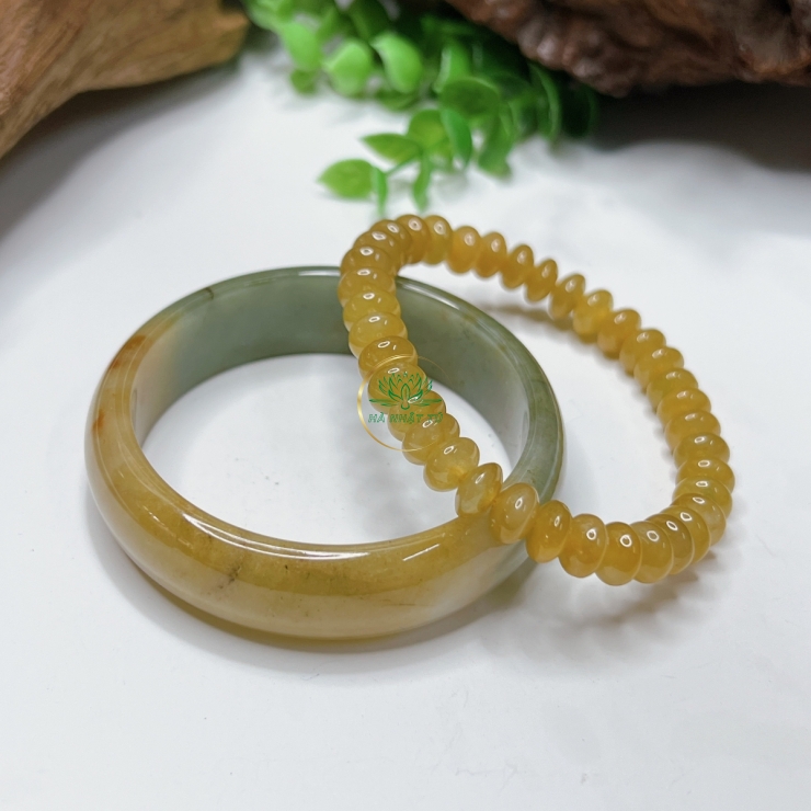 Chuỗi tay hoàng huyết 