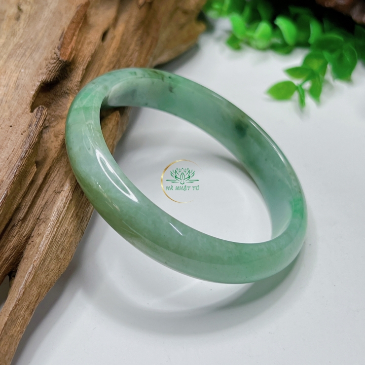 Vòng ngọc xanh mượt