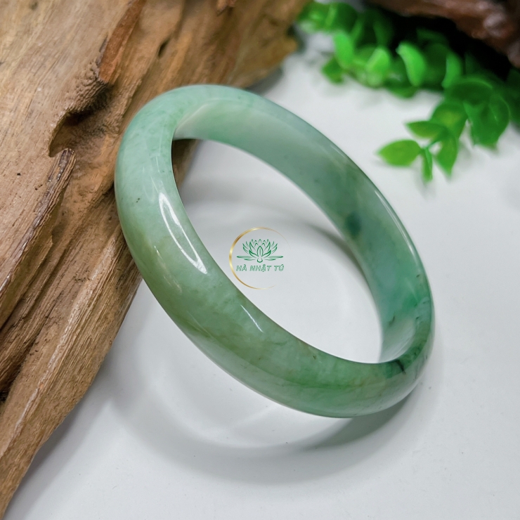 Vòng ngọc xanh mượt
