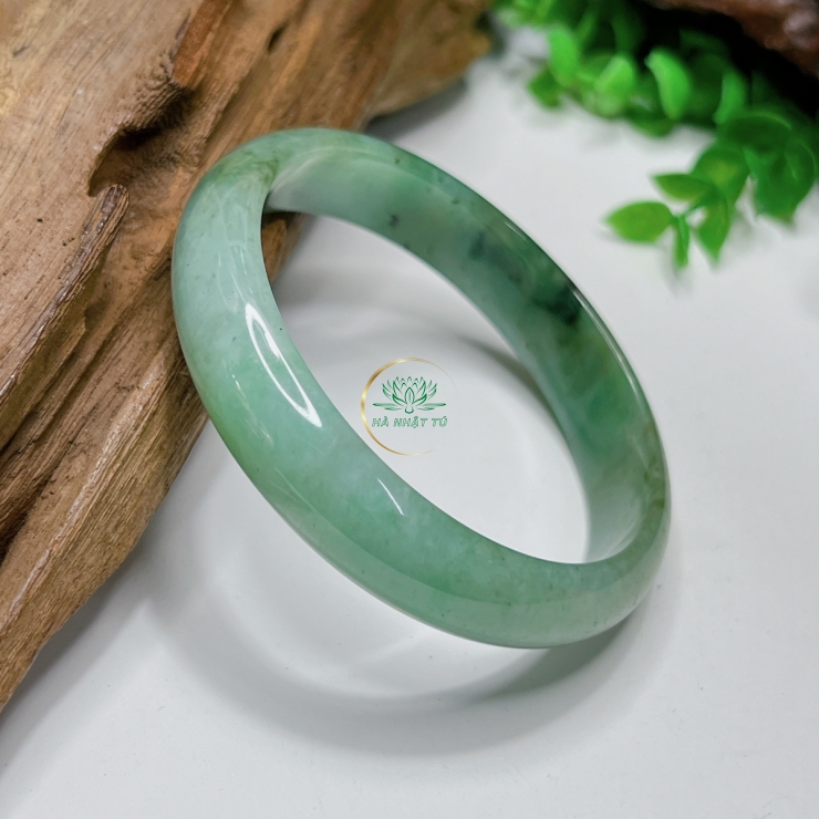 Vòng ngọc xanh mượt