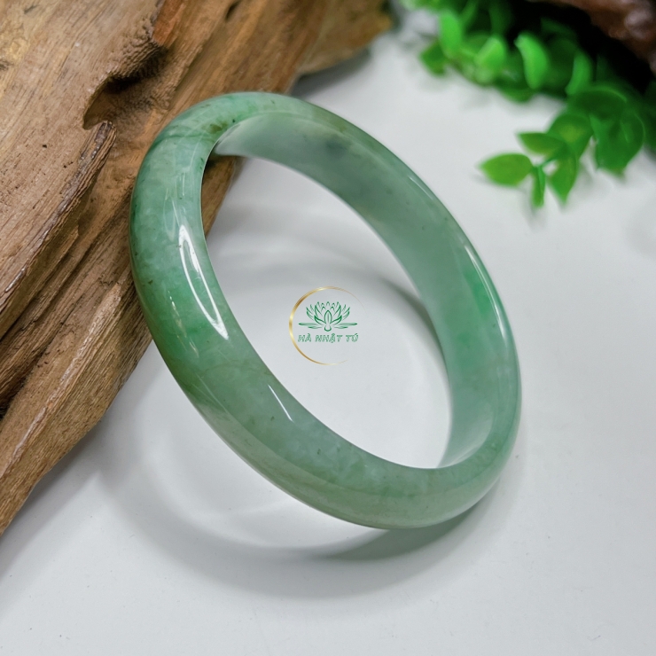 Vòng ngọc xanh mượt