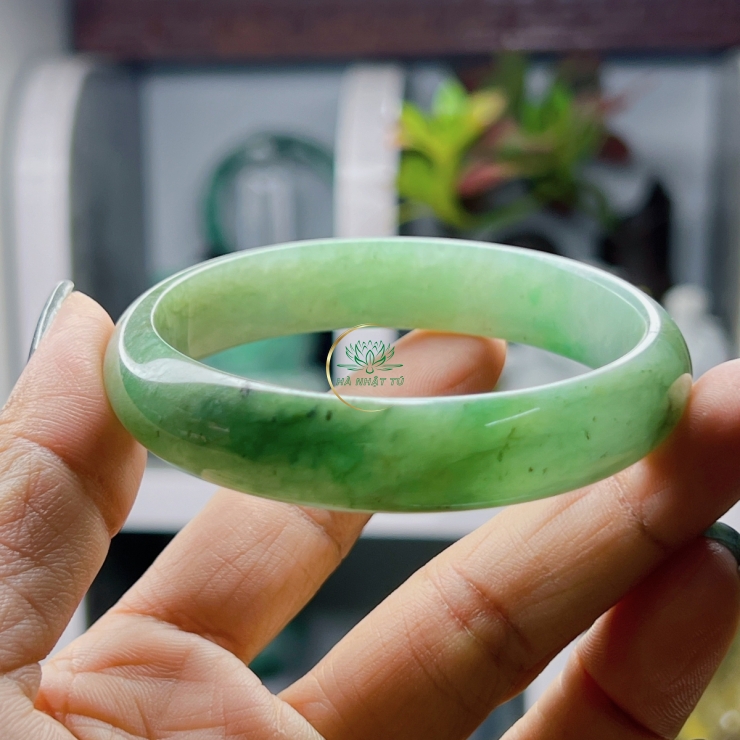 Vòng ngọc xanh mượt