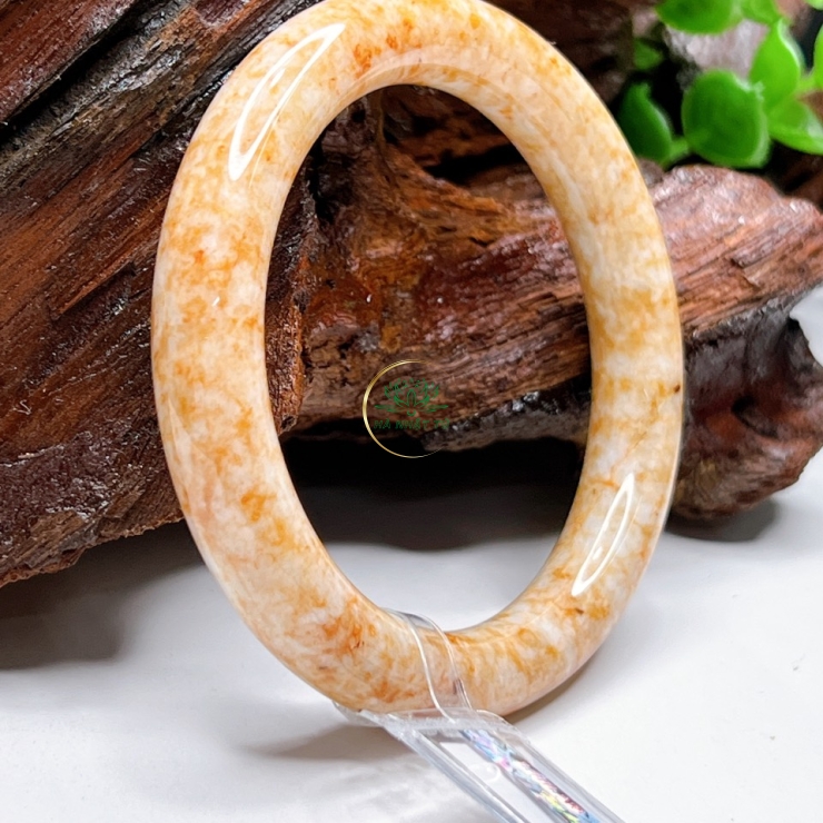 Vòng Ngọc huyết mượt mà 