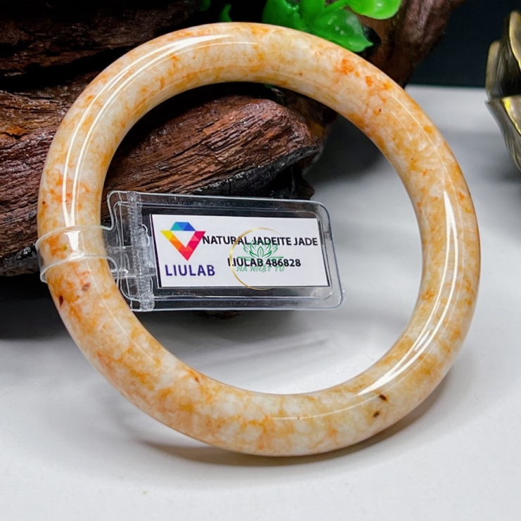 Vòng Ngọc huyết mượt mà 