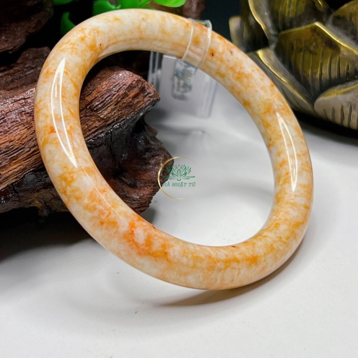 Vòng Ngọc huyết mượt mà 