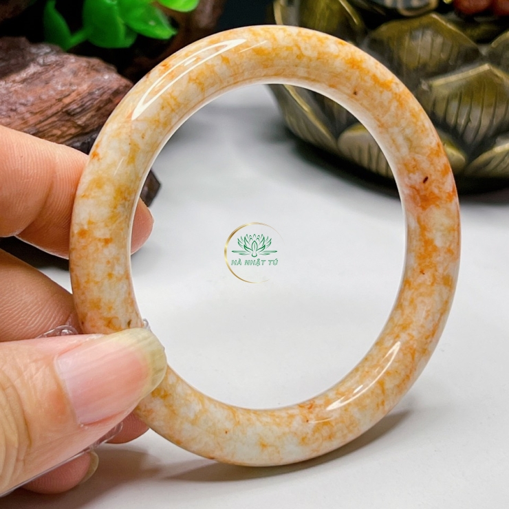 Vòng Ngọc huyết mượt mà 