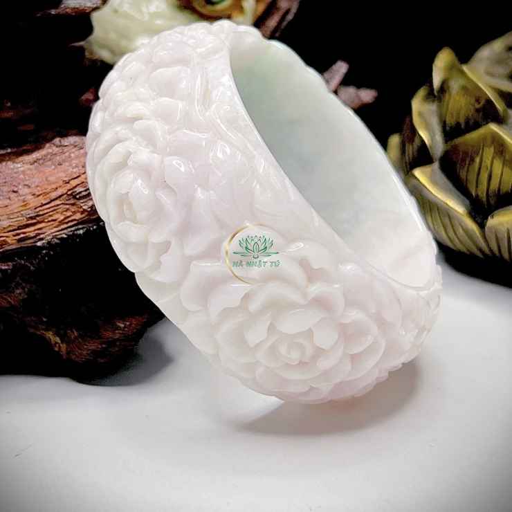 Vòng  ngọc chạm siêu đẹp 