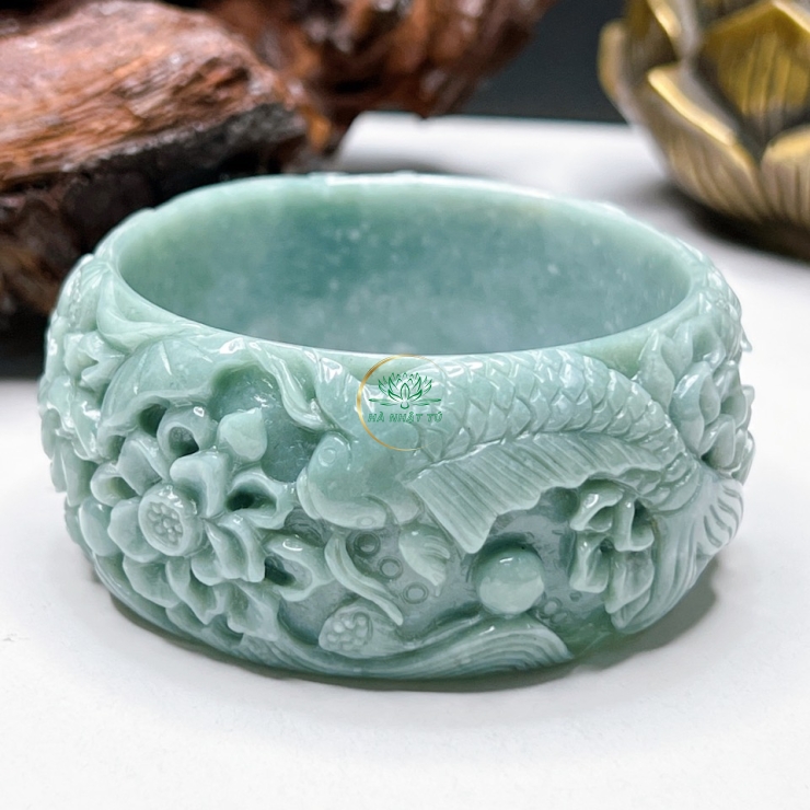 Vòng ngọc chạm siêu đẹp màu như hình 