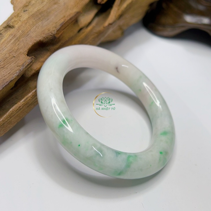 CHIẾC VÒNG TAM TÀI 